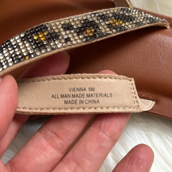 NWOB ~ CUSHIONAIRE VIENNA RHINESTONE MEMORY FOAM SANDALS SZ 9 - Picture 5 of 12